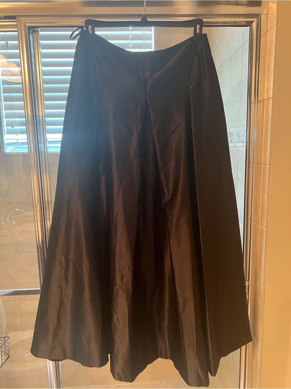 Women’s black taffeta ball gown skirt size 10 NWT